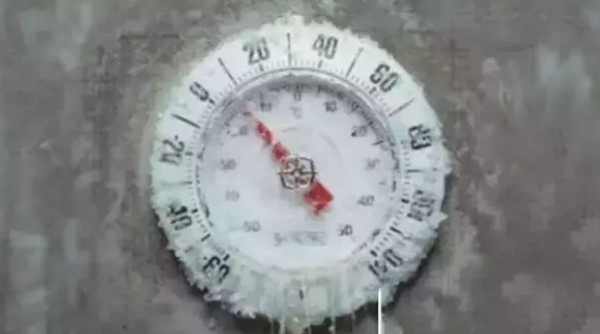 空氣能熱泵為什么會凍裂？防凍措施怎么做？