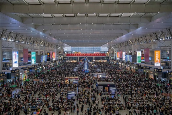 穩居春運高鐵機場黃金C位，四季沐歌空氣能溫暖回家路