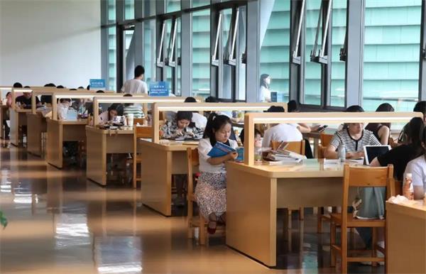 學校引入全直流變頻空氣能,開啟綠色節能新紀元